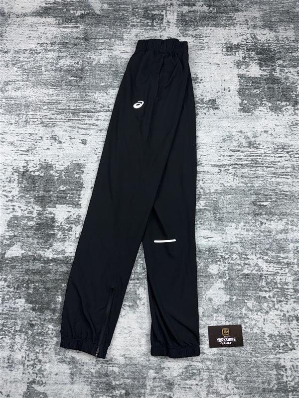 Men's Asic cargos
